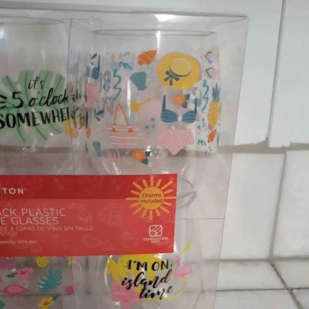 Crofton 4-Pack Summer-Themed Plastic Wine Glasses Set NEW